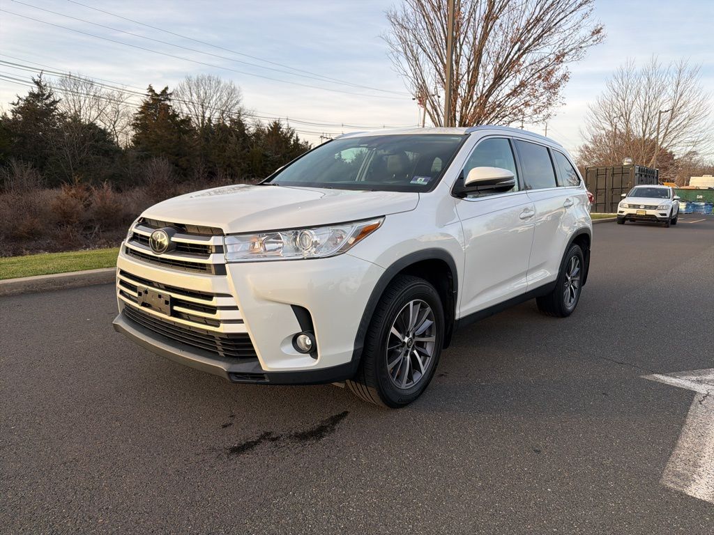 2019 Toyota Highlander XLE photo 2