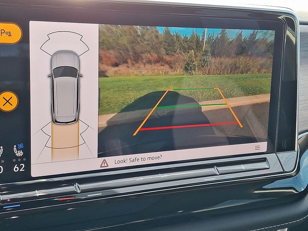 2025 Volkswagen Atlas SEL photo 4