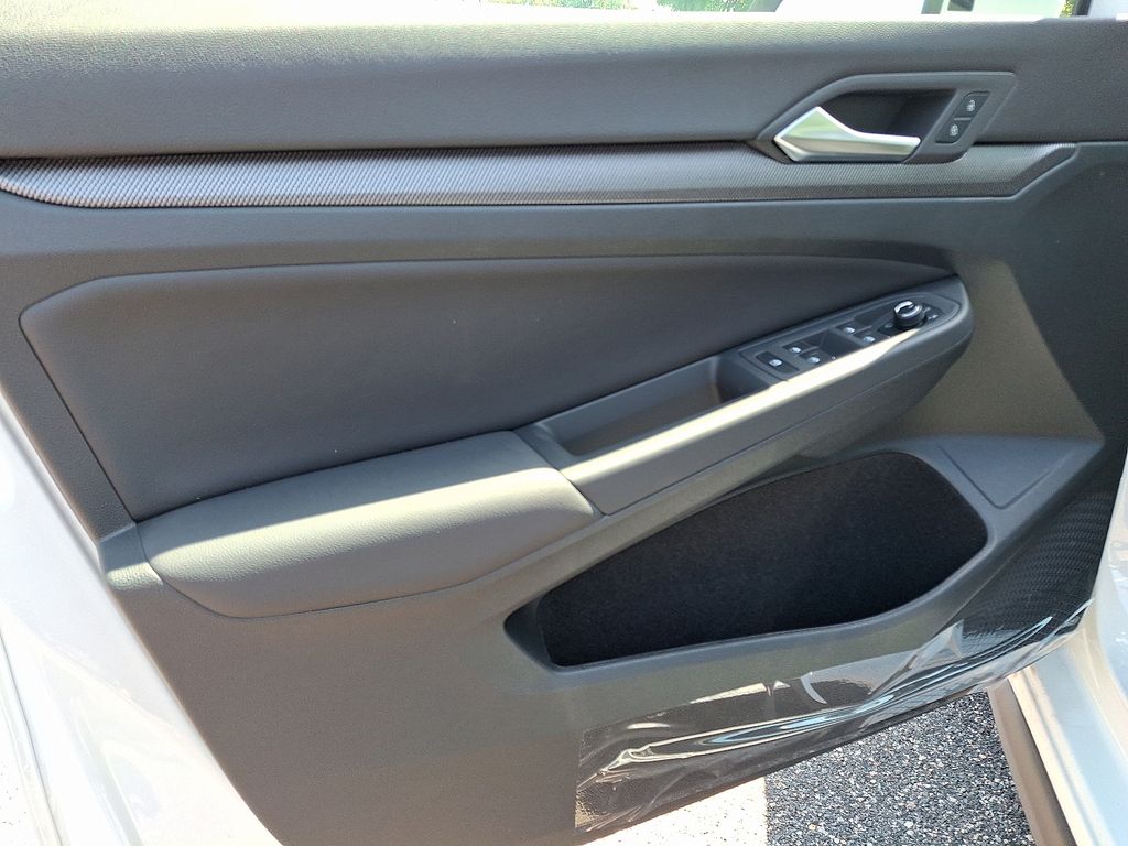 2025 Volkswagen Golf GTI SE - Photo 12