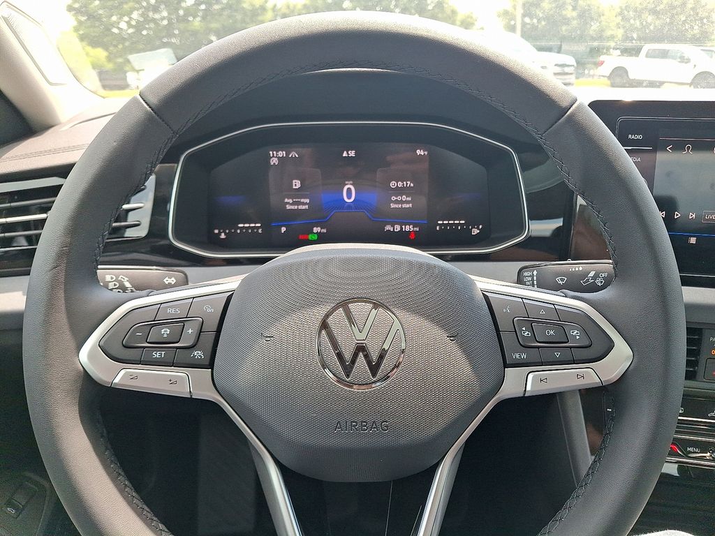 2025 Volkswagen Jetta SE - Photo 16