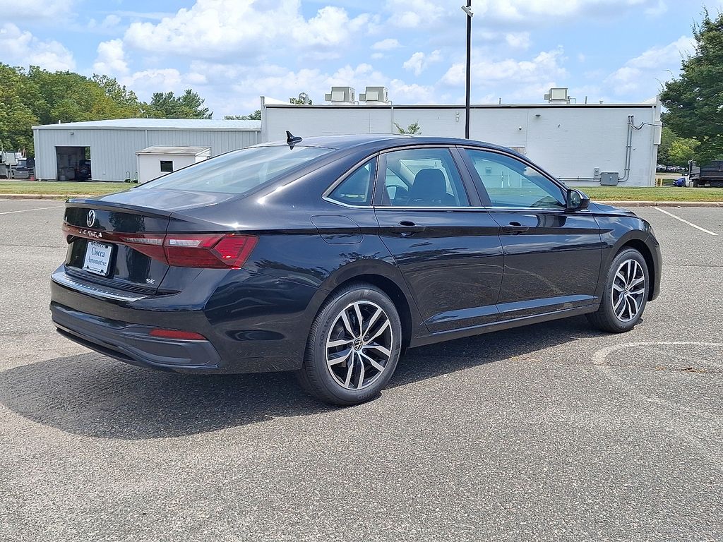 2025 Volkswagen Jetta SE - Photo 9