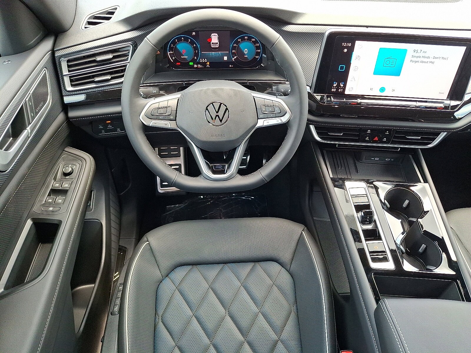 2025 Volkswagen Atlas Cross Sport SEL Premium R-Line photo 2