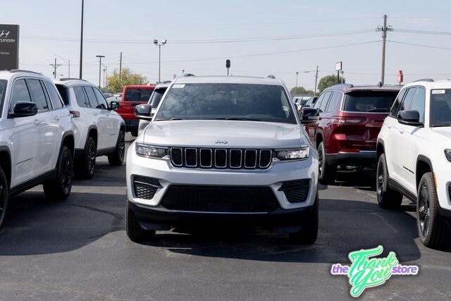 2025 Jeep Grand Cherokee Laredo photo 2