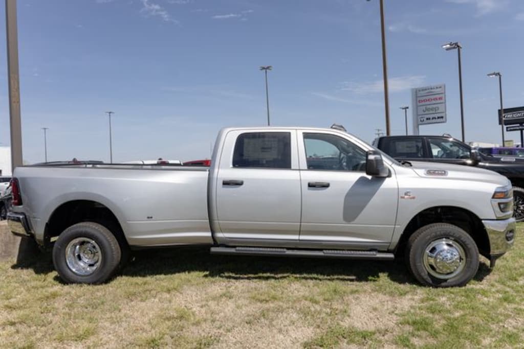 New 2026 Ram 3500 TRADESMAN CREW CAB 4X4 8' BOX Pickup