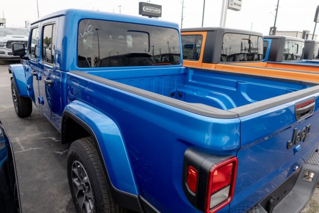 New 2026 Jeep Gladiator SPORT S 4X4 Pickup