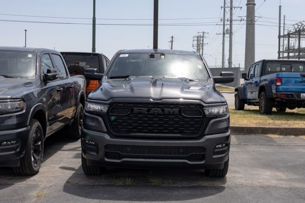 New 2026 Ram 1500 EXPRESS CREW CAB 4X4 5'7 BOX Pickup