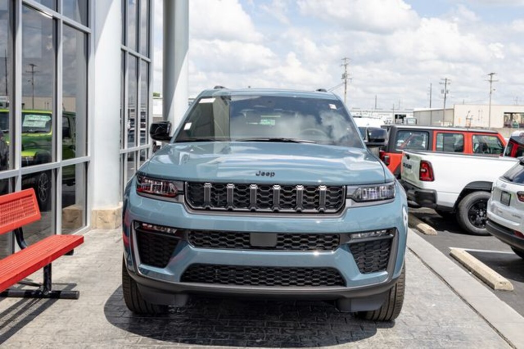 New 2026 Jeep Grand Cherokee L LIMITED 4X4 Sport Utility