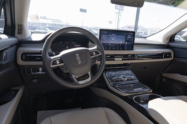 2023 Lincoln Nautilus Standard photo 2