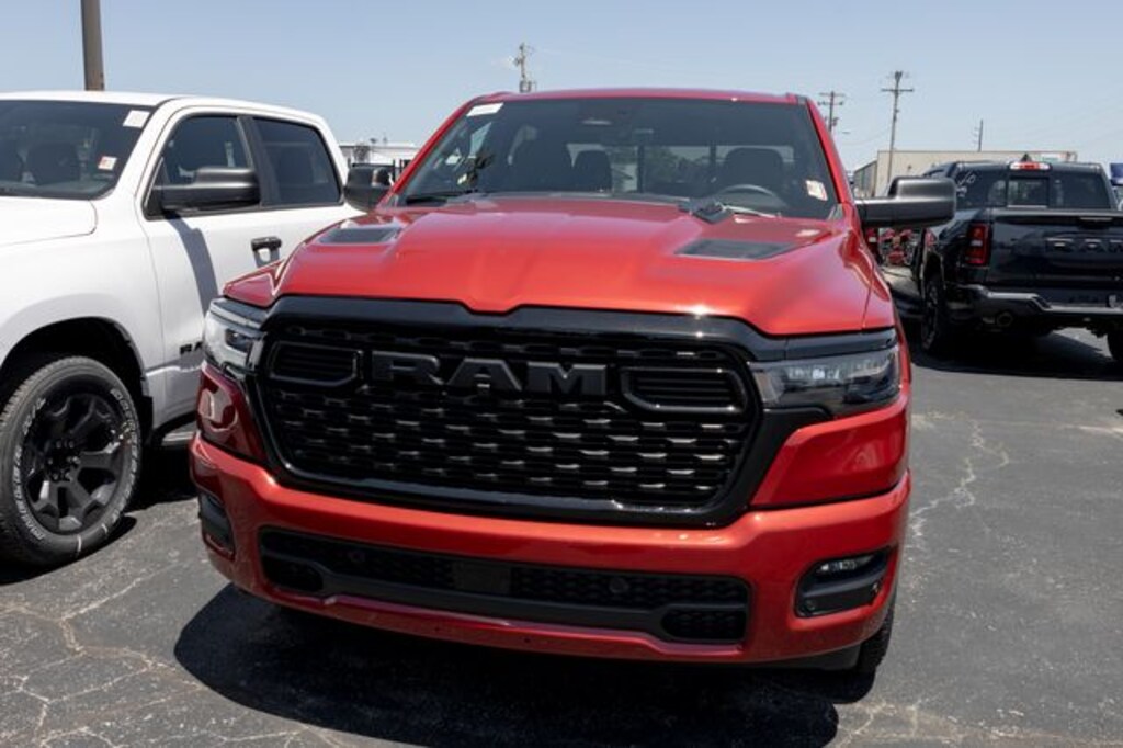 New 2026 Ram 1500 EXPRESS CREW CAB 4X4 5'7 BOX Pickup
