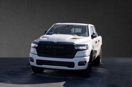 2026 Ram 1500 LARAMIE CREW CAB 4X4 5'7 BOX Pickup 1C6SRFJT4TN312444