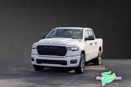 2025 Ram 1500 TRADESMAN CREW CAB 4X2 5'7 BOX Pickup 1C6RREGG3SN236507
