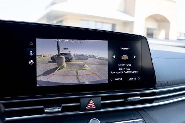 2023 Hyundai Elantra SEL photo 3