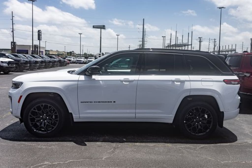 New 2026 Jeep Grand Cherokee SUMMIT 4X4 Sport Utility
