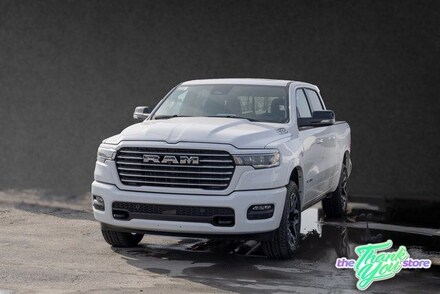 2026 Ram 1500 LARAMIE CREW CAB 4X4 5'7 BOX Pickup 1C6SRFJT9TN298475