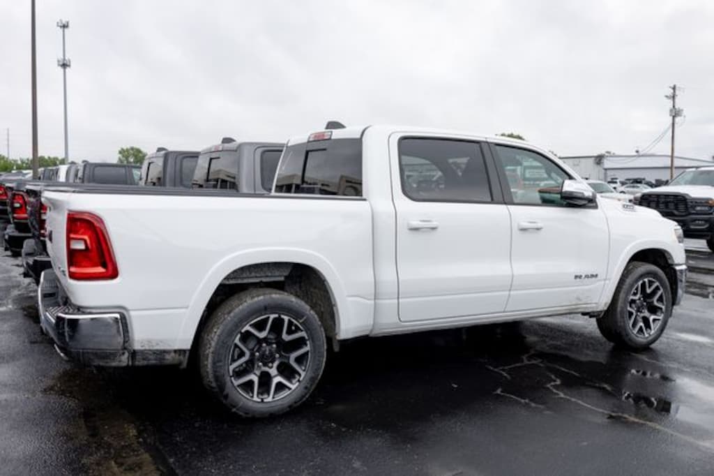 New 2026 Ram 1500 LARAMIE CREW CAB 4X4 5'7 BOX Pickup