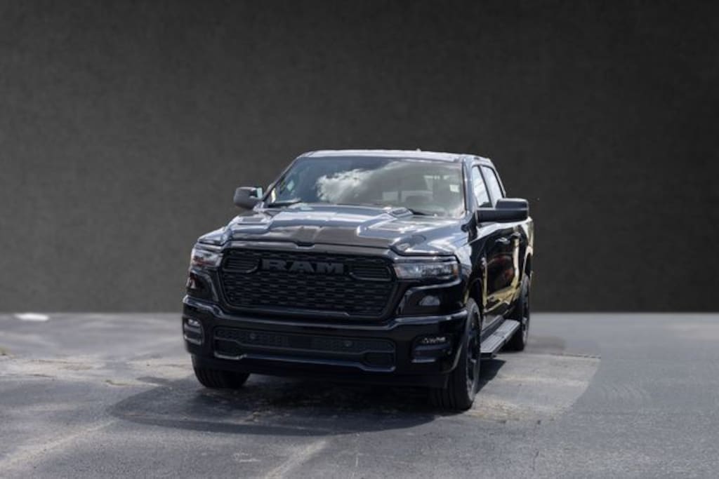 New 2026 Ram 1500 EXPRESS CREW CAB 4X4 5'7 BOX Pickup