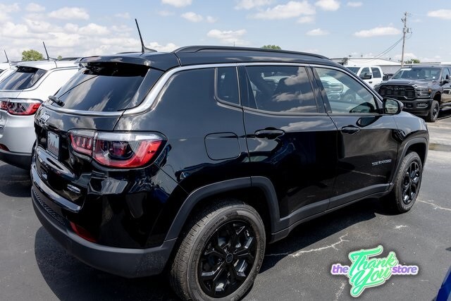 2025 Jeep Compass Latitude photo 3