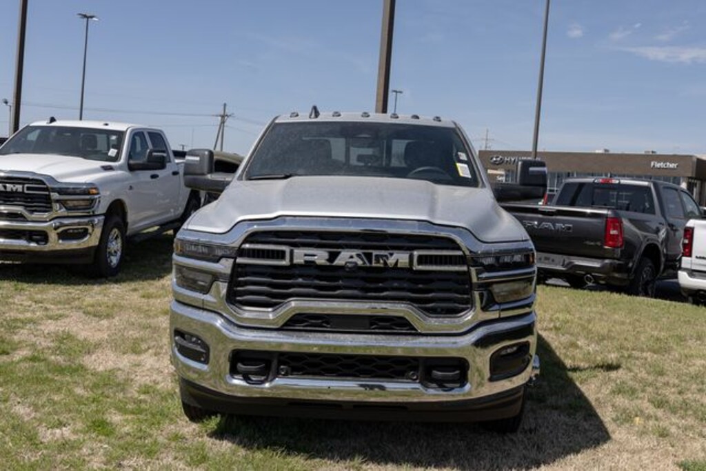 New 2026 Ram 3500 TRADESMAN CREW CAB 4X4 8' BOX Pickup