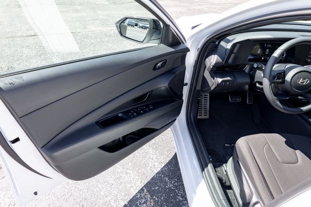 2026 Hyundai Elantra SEL Sport - Photo 12