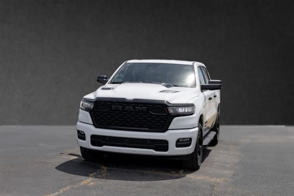 New 2026 Ram 1500 EXPRESS CREW CAB 4X4 5'7 BOX Pickup