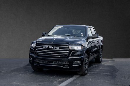 2026 Ram 1500 LARAMIE CREW CAB 4X4 5'7 BOX Pickup 1C6SRFJT2TN302317
