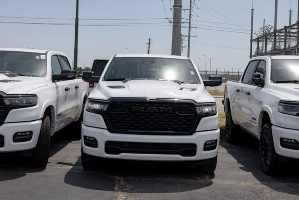 New 2026 Ram 1500 EXPRESS CREW CAB 4X4 5'7 BOX Pickup