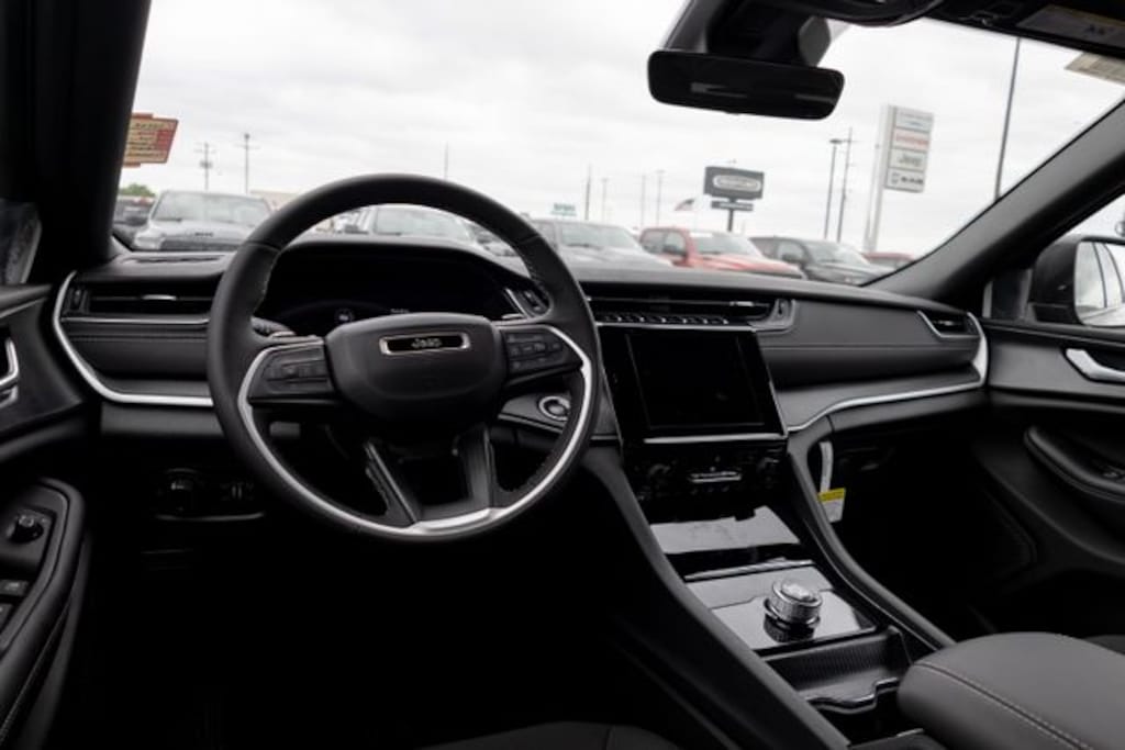 New 2026 Jeep Grand Cherokee LAREDO X 4X4 Sport Utility