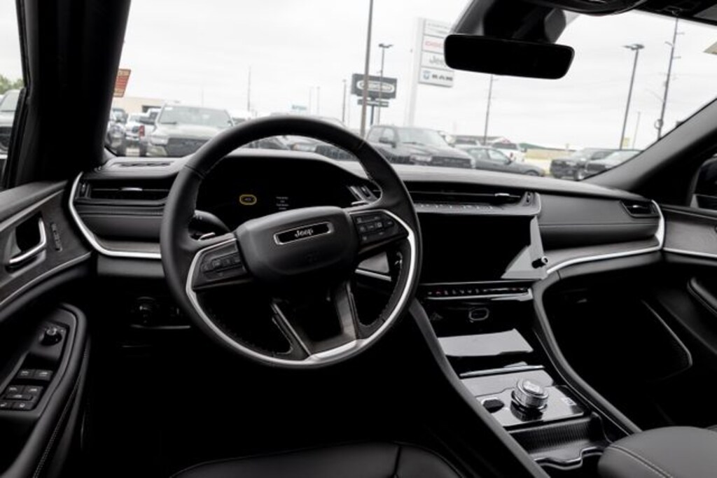 New 2026 Jeep Grand Cherokee L LIMITED 4X4 Sport Utility