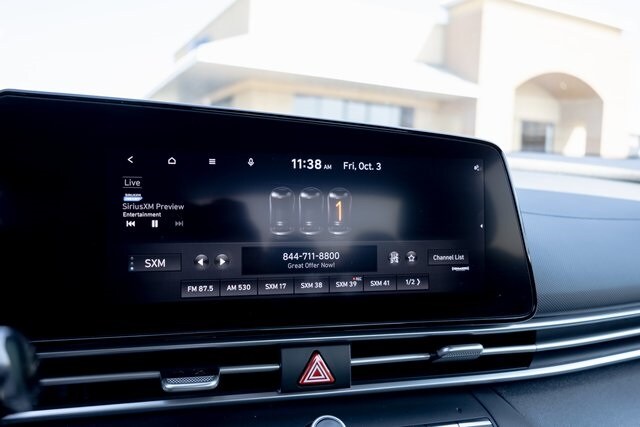 2023 Hyundai Elantra SEL photo 4