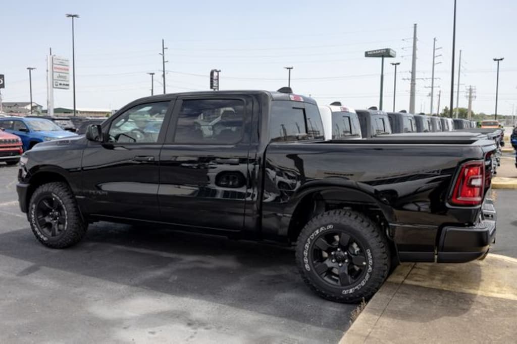 New 2026 Ram 1500 WARLOCK CREW CAB 4X4 5'7 BOX Pickup