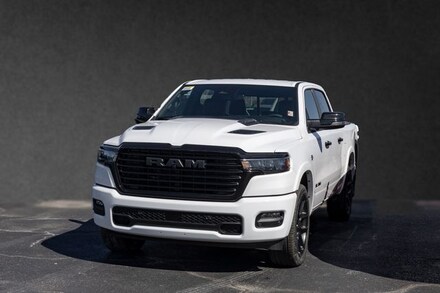 2026 Ram 1500 LARAMIE CREW CAB 4X4 5'7 BOX Pickup 1C6SRFJT4TN319295