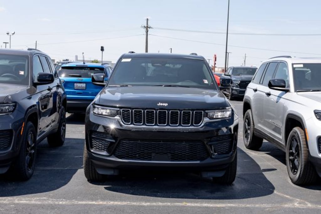 New 2026 Jeep Grand Cherokee LAREDO X 4X4 Sport Utility