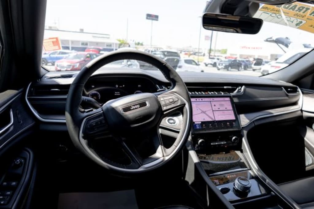 Used 2025 Jeep Grand Cherokee Limited SUV