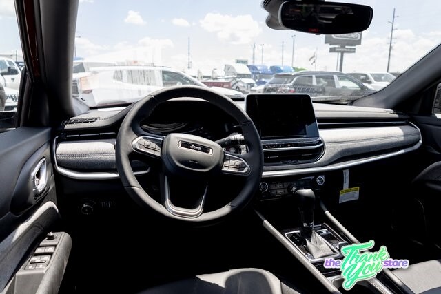 2025 Jeep Compass Latitude photo 2