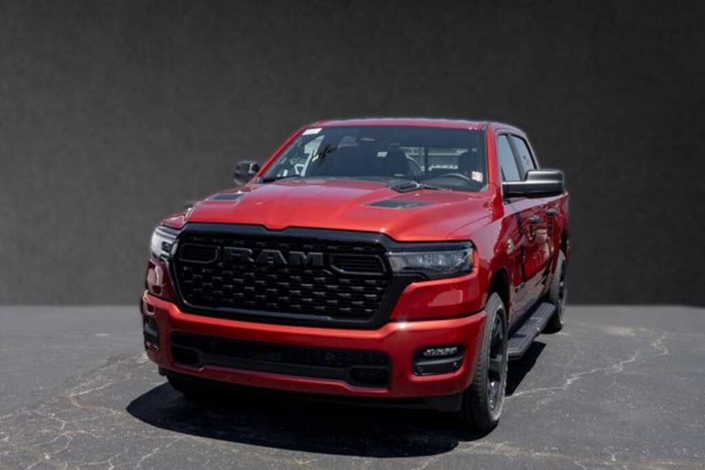 New 2026 Ram 1500 EXPRESS CREW CAB 4X4 5'7 BOX Pickup