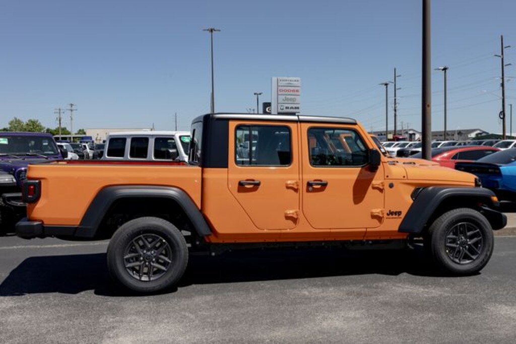 New 2026 Jeep Gladiator SPORT 4X4 Pickup