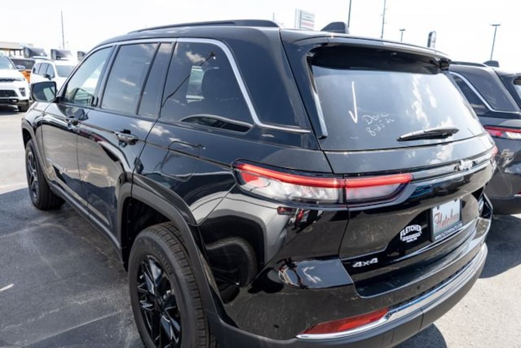 New 2026 Jeep Grand Cherokee LAREDO X 4X4 Sport Utility