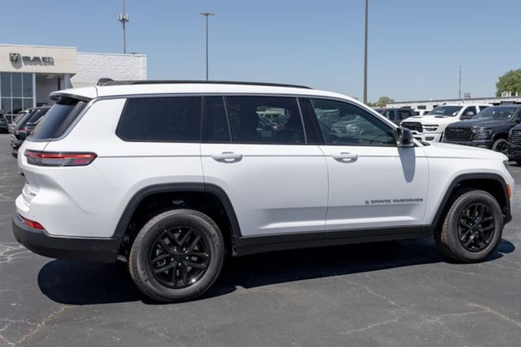 New 2026 Jeep Grand Cherokee L LAREDO 4X2 Sport Utility