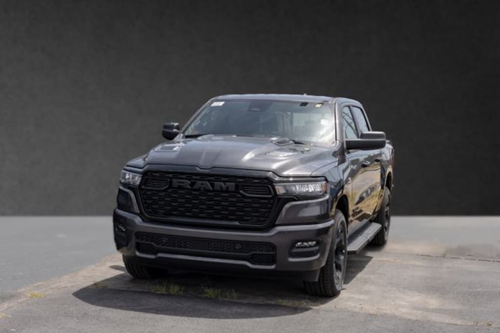 New 2026 Ram 1500 EXPRESS CREW CAB 4X4 5'7 BOX Pickup