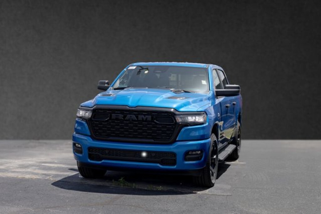 New 2026 Ram 1500 EXPRESS CREW CAB 4X4 5'7 BOX Pickup