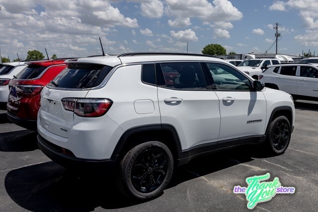 2025 Jeep Compass Latitude photo 2