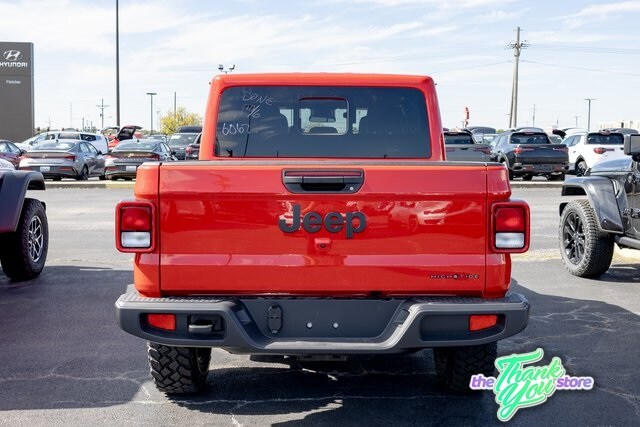 2025 Jeep Gladiator Sport photo 4