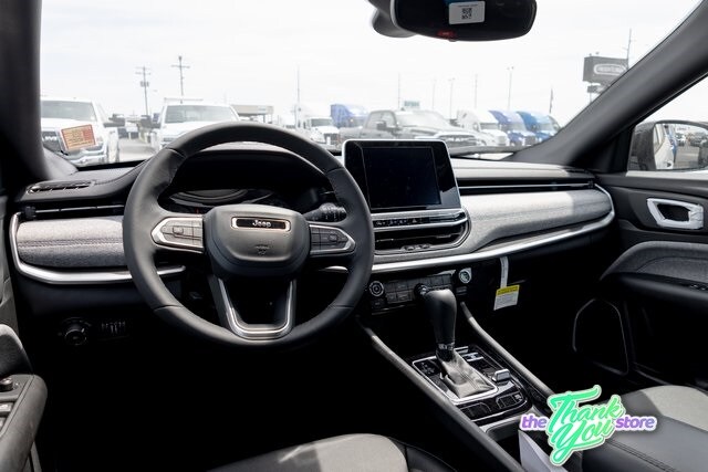 2025 Jeep Compass Latitude photo 2
