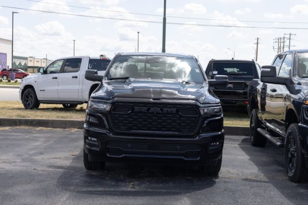 New 2026 Ram 1500 EXPRESS CREW CAB 4X4 5'7 BOX Pickup
