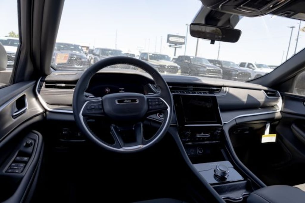 New 2026 Jeep Grand Cherokee L LAREDO 4X2 Sport Utility