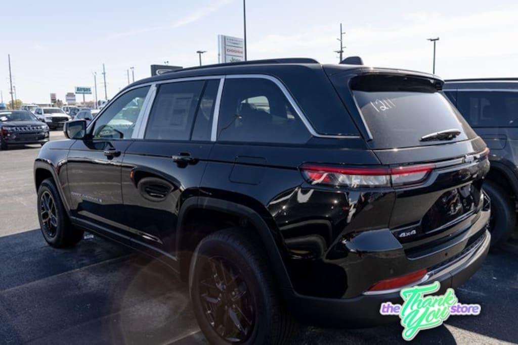 New 2025 Jeep Grand Cherokee LAREDO X 4X4 Sport Utility