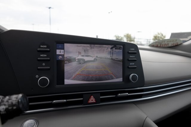 2025 Hyundai Elantra SEL Sport photo 3