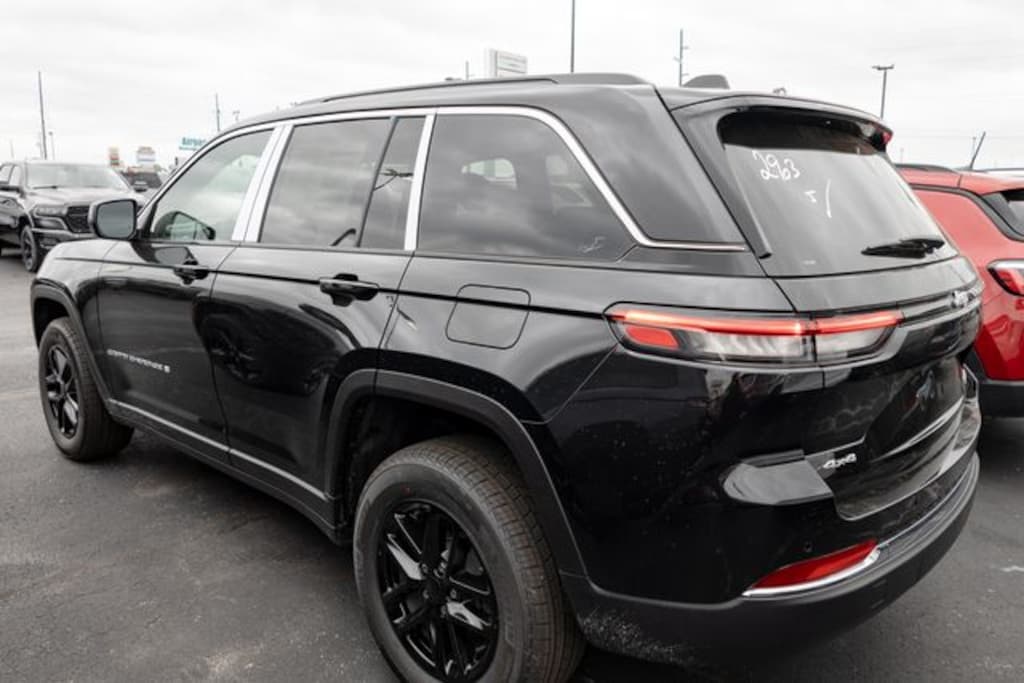 New 2026 Jeep Grand Cherokee LAREDO X 4X4 Sport Utility