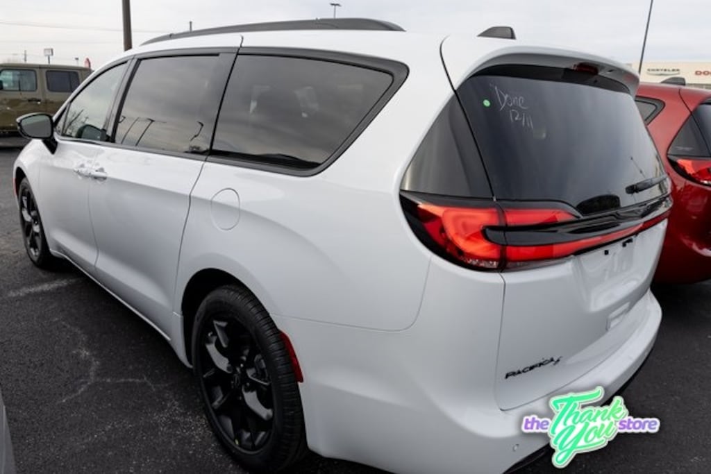 New 2026 Chrysler Pacifica SELECT Passenger Van