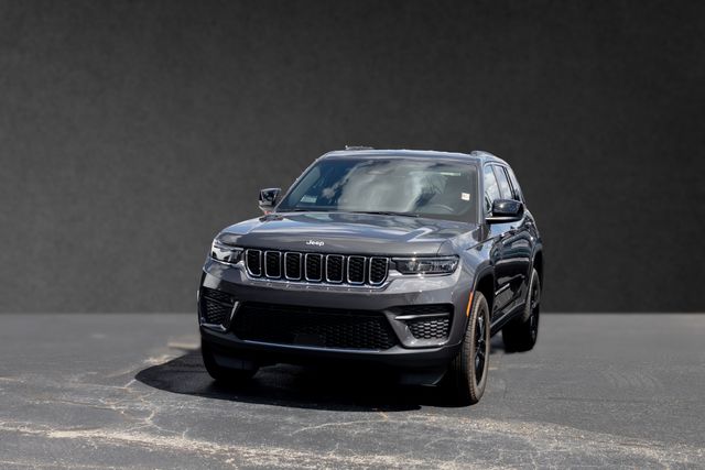New 2026 Jeep Grand Cherokee LAREDO X 4X4 Sport Utility